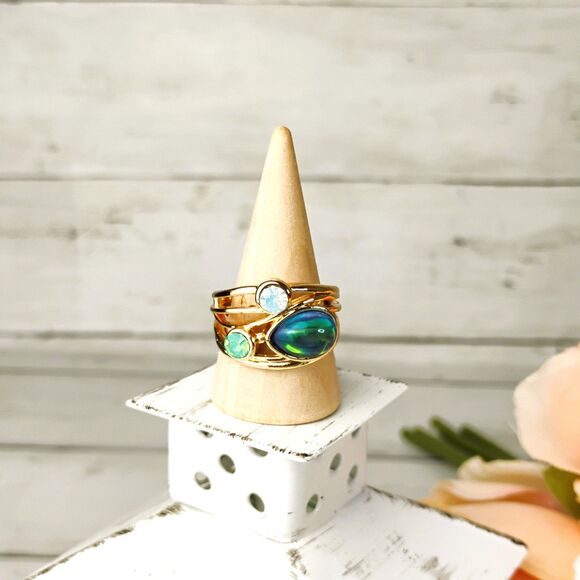 NEW Cocktail Ring w/Blue Stones Gold Tone Size 8 Chic, Eclectic Rhinestones - Picture 1 of 4